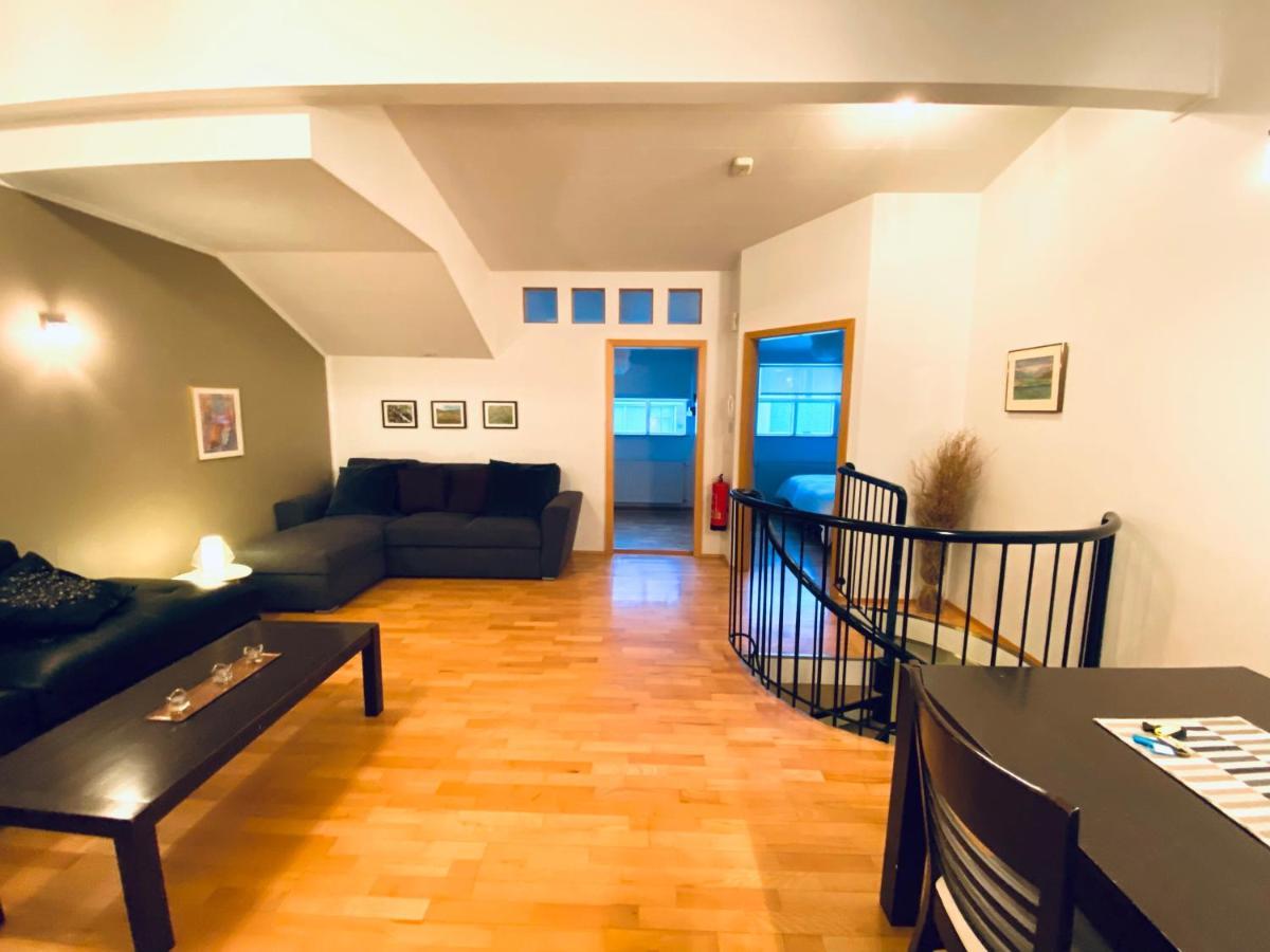 Apartmán Penthouse On The Main Street, Town Center Akureyri Exteriér fotografie