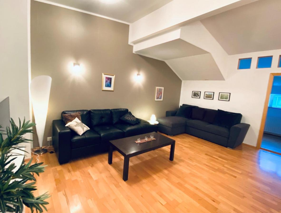 Apartmán Penthouse On The Main Street, Town Center Akureyri Exteriér fotografie